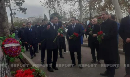 XİN nümayəndələri Gəncədə terror aktı qurbanlarının xatirəsini yad ediblər