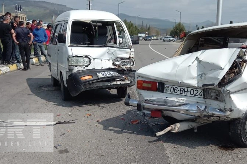 Ağsuda ağır yol qəzasında 8 nəfər xəsarət alıb