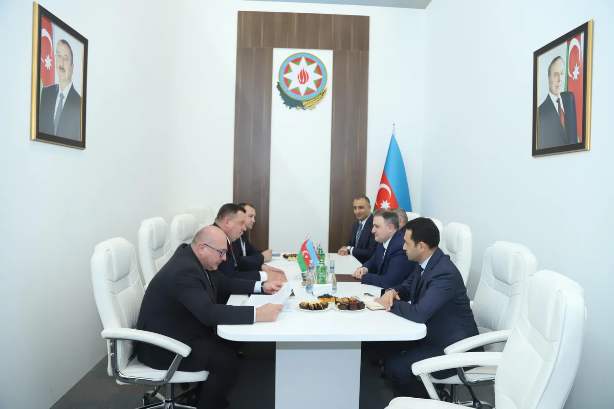 Müdafiə sənayesi naziri Belarusun Dövlət Hərbi Sənaye Komitəsinin sədri ilə görüşüb