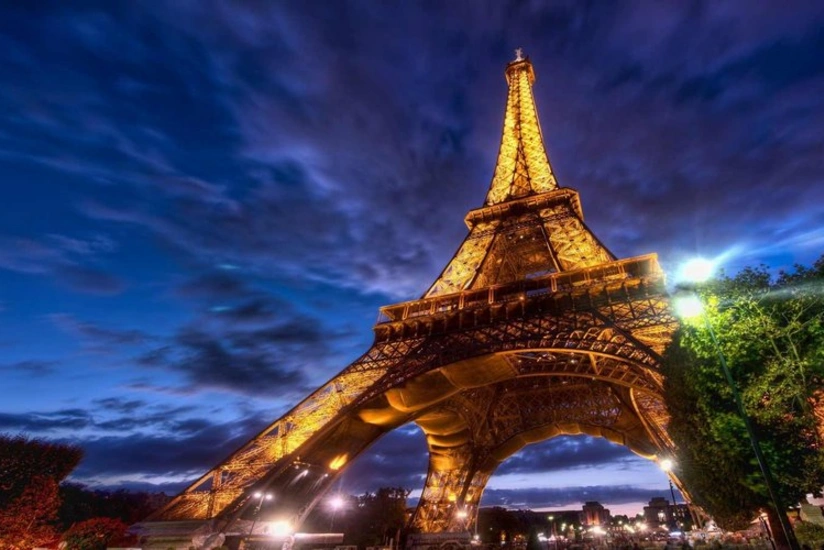 Eiffel Tower forced to close and tourists evacuated after an incident at the famous Paris attraction