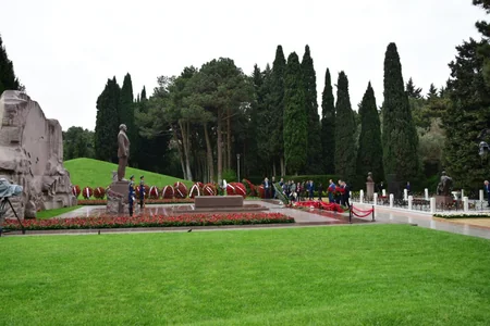 Ambassadors of Ukraine, Georgia, Moldova honor memory of great leader Heydar Aliyev
