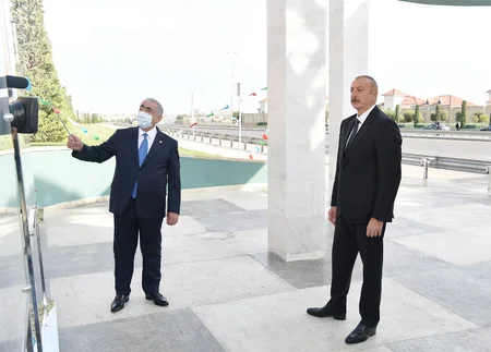 Prezident Mərdəkan-Zuğulba yolunda yerüstü piyada keçidinin açılışını edib