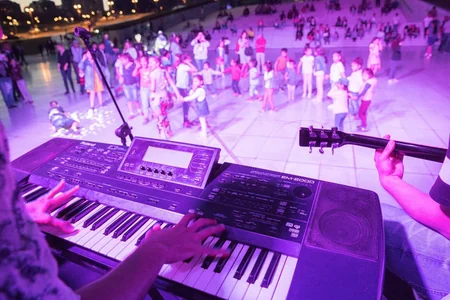 Heydər Əliyev Mərkəzinin parkında konsert təşkil olunub