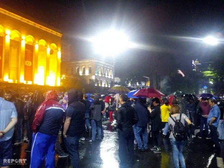 Tbilisidə aksiyaçılar baş nazirin istefasını tələb ediblər - FOTO