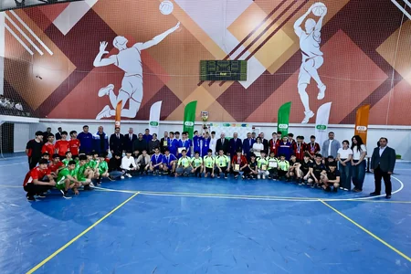 Şahin Bağırov voleybol üzrə rayon birinciliyinin qaliblərini mükafatlandırıb