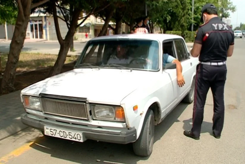 Polis Şəmkirdə reyd keçirib, maskadan istifadə etməyənlər cərimələnib
