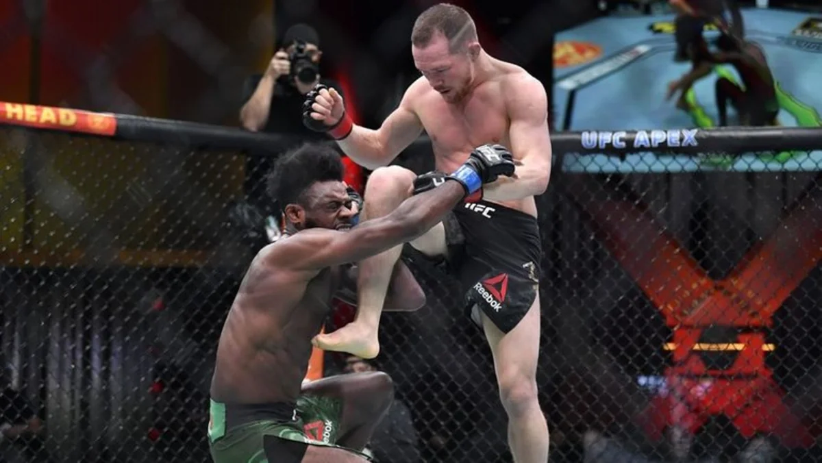 Российcкий боец лишился пояса UFC за запрещенный прием 