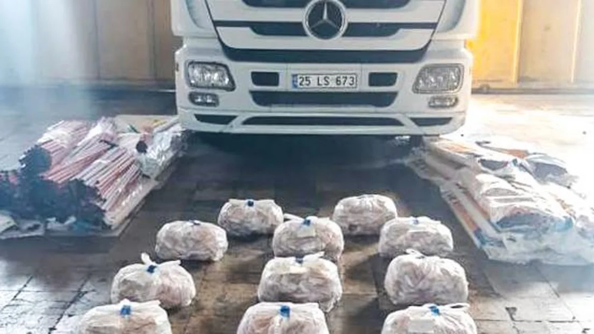 Azərbaycandan Türkiyəyə plastik məmulatlar aparan avtomobildə psixotrop maddələr aşkarlanıb