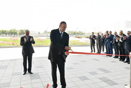 ​Azərbaycan Prezidenti SOCAR-ın yeni inzibati binasının açılışında iştirak edib - VİDEO
