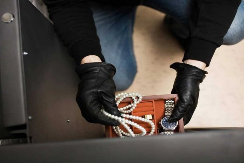 Binəqədidə mağazadan oğurluq edilib