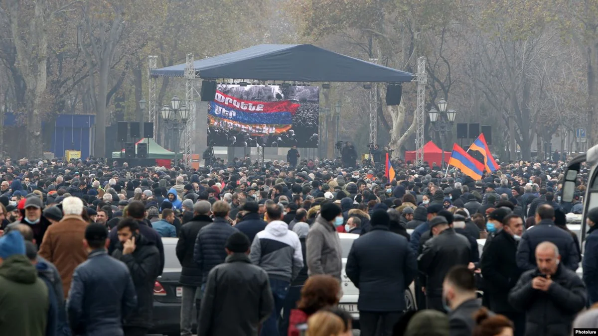 Yerevanda aksiyaçılar küçədə gecələyirlər