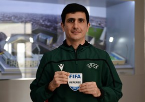 Azərbaycanlı hakimlərə FIFA emblemi verildi