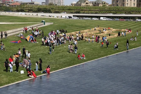 Heydər Əliyev Mərkəzinin parkında Uşaq festivalı keçirilib