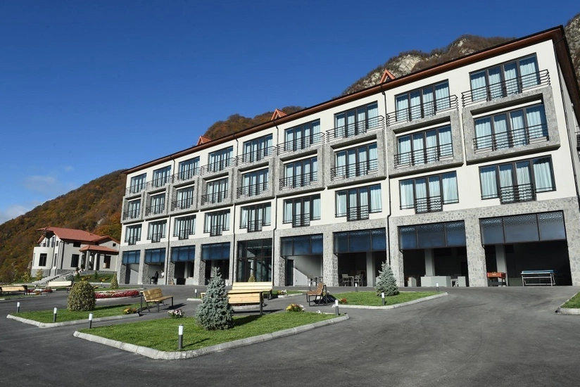 Президент Ильхам Алиев и Мехрибан Алиева приняли участие в открытии гостиницы Yurd Hotel в Гахе