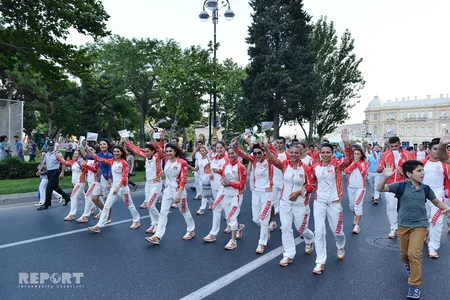 Azərbaycan idmançılarının və könüllülərin iştirakı ilə parad keçirilib