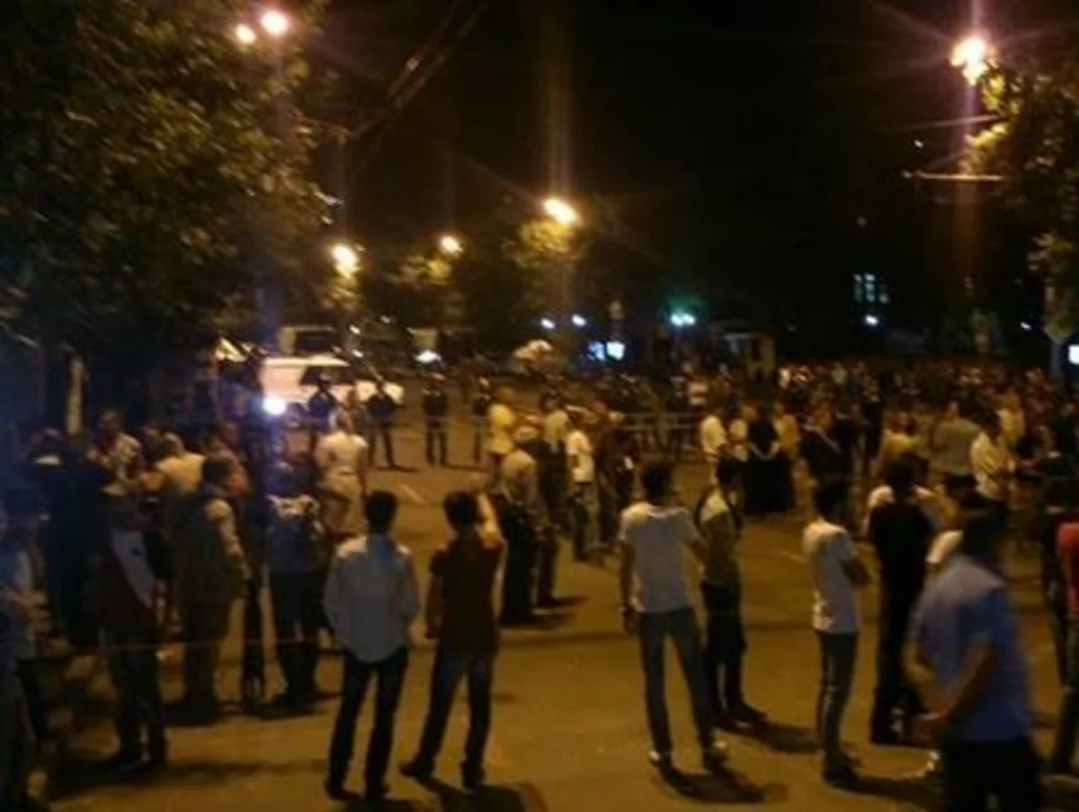 Несколько десятков протестующих остаются в центре Еревана