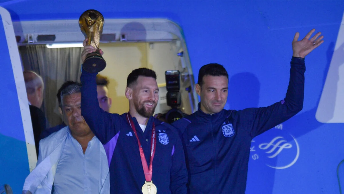 Messi dünya çempionatındakı qələbəsini doğma şəhərinin gecə klubunda qeyd edib