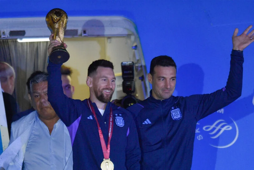 Messi dünya çempionatındakı qələbəsini doğma şəhərinin gecə klubunda qeyd edib