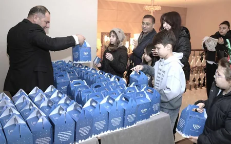 AHİK uşaqlar üçün bayram şənlikləri keçirir, sovqatlar paylayır