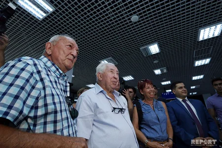 ASAN VİZAya müraciət edən 100 yaşlı turist ASAN xidmət mərkəzinin fəaliyyəti ilə tanış olub