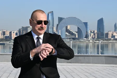 Prezident İlham Əliyev Bakıda Dövlət Bayrağı Meydanında olub, Azərbaycanın üçrəngli Bayrağını ucaldıb - YENİLƏNİB