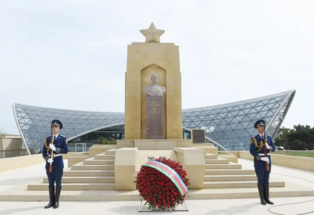 Prezident İlham Əliyev 9 May - Qələbə bayramı münasibətilə Bakıda keçirilən mərasimdə iştirak edib - YENİLƏNİB