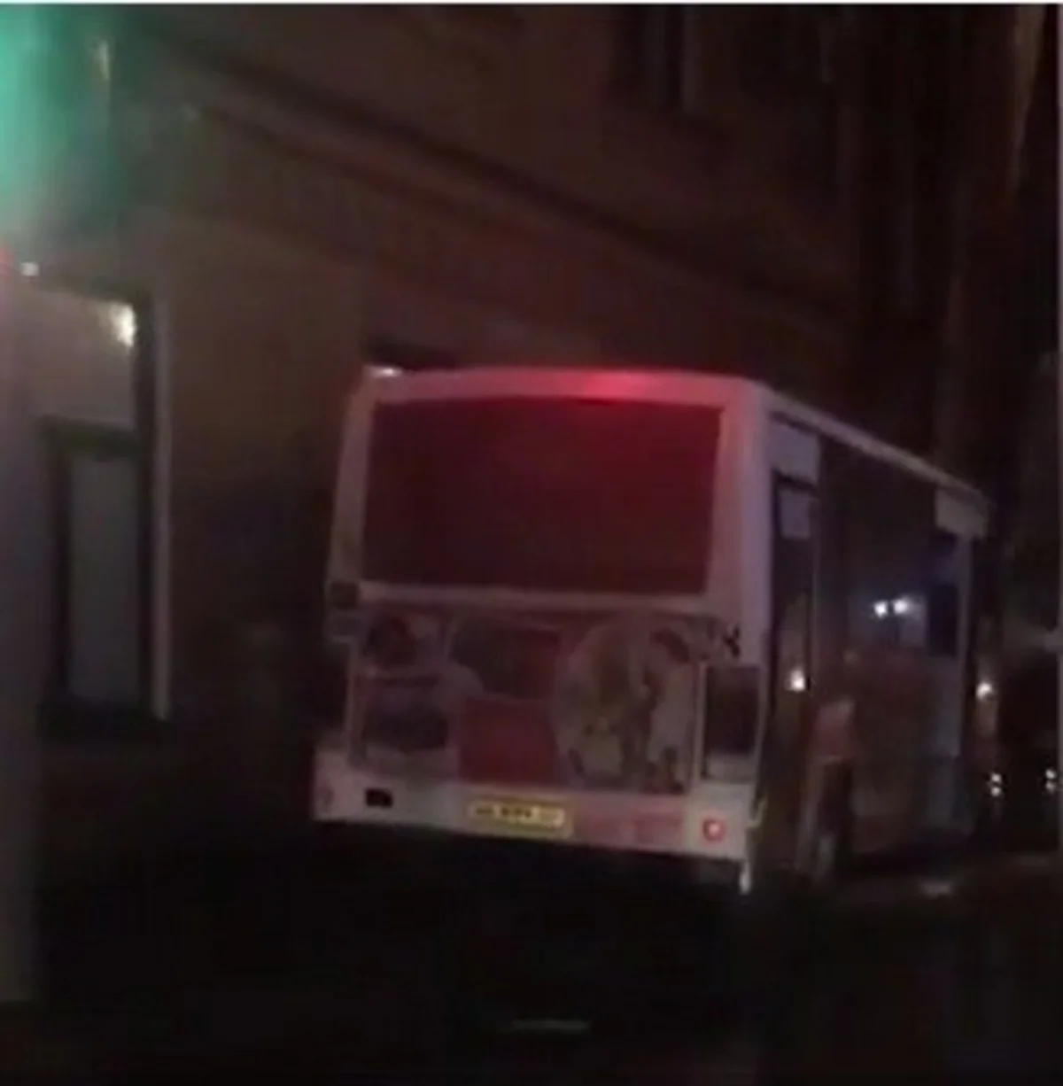 Rusiyada sərnişin avtobusu qəzaya uğrayıb, xəsarət alanlar var - VİDEO