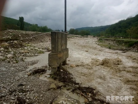 Qubada sel körpünü aparıb, kəndlə rayon arasında əlaqə kəsilib - FOTO - VİDEO - YENİLƏNİB