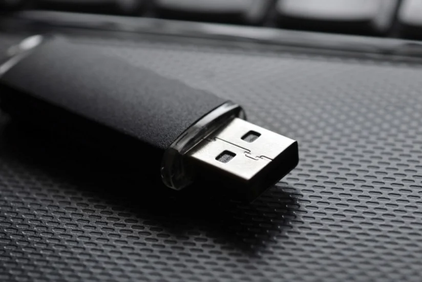 В Японии служащий потерял USB-флешку с данными 460 тыс. жителей города