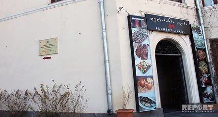 Tbilisidəki Azərbaycan teatrının çətin durumu: bina qəzalı vəziyyətdə, maaş az, aktyor çatışmır - REPORTAJ