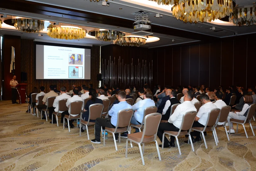 Hotel işçiləri fövqəladə hallar zamanı davranış və yanğın təhlükəsizliyi qaydaları mövzusunda məlumatlandırılıb