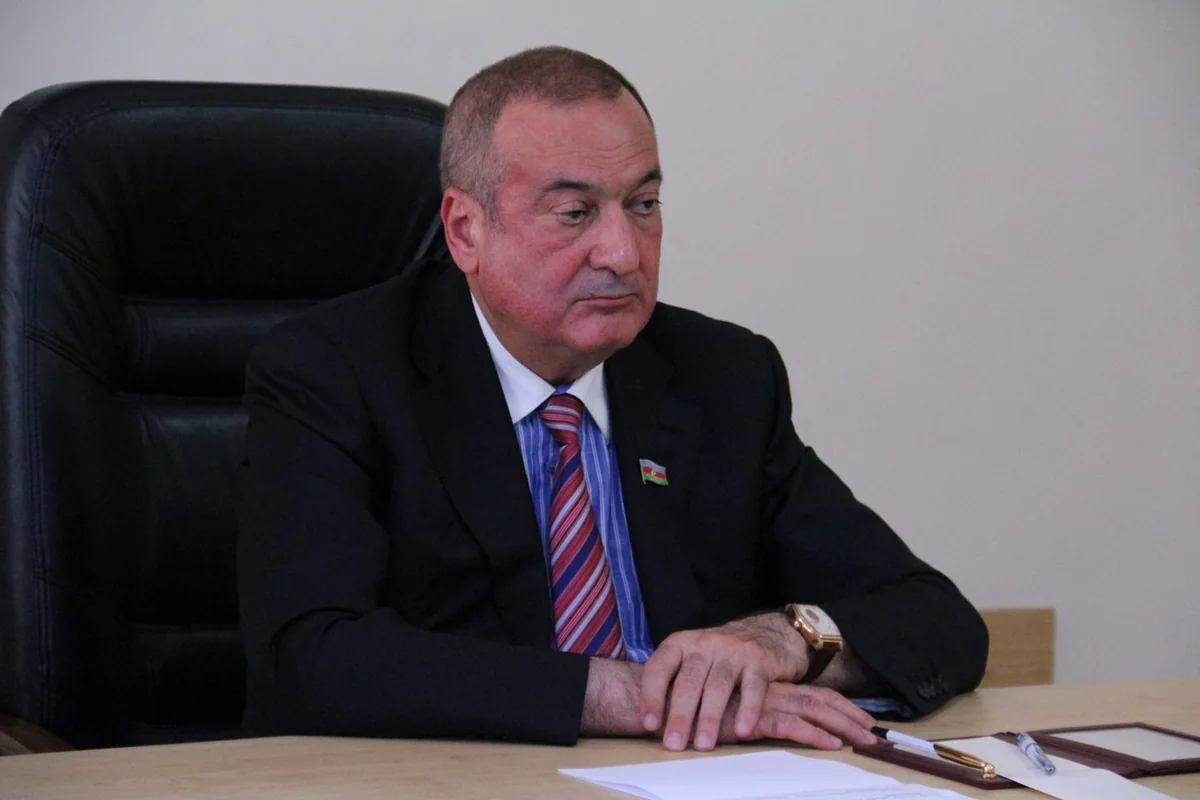 Prezident deputatı təltif edib