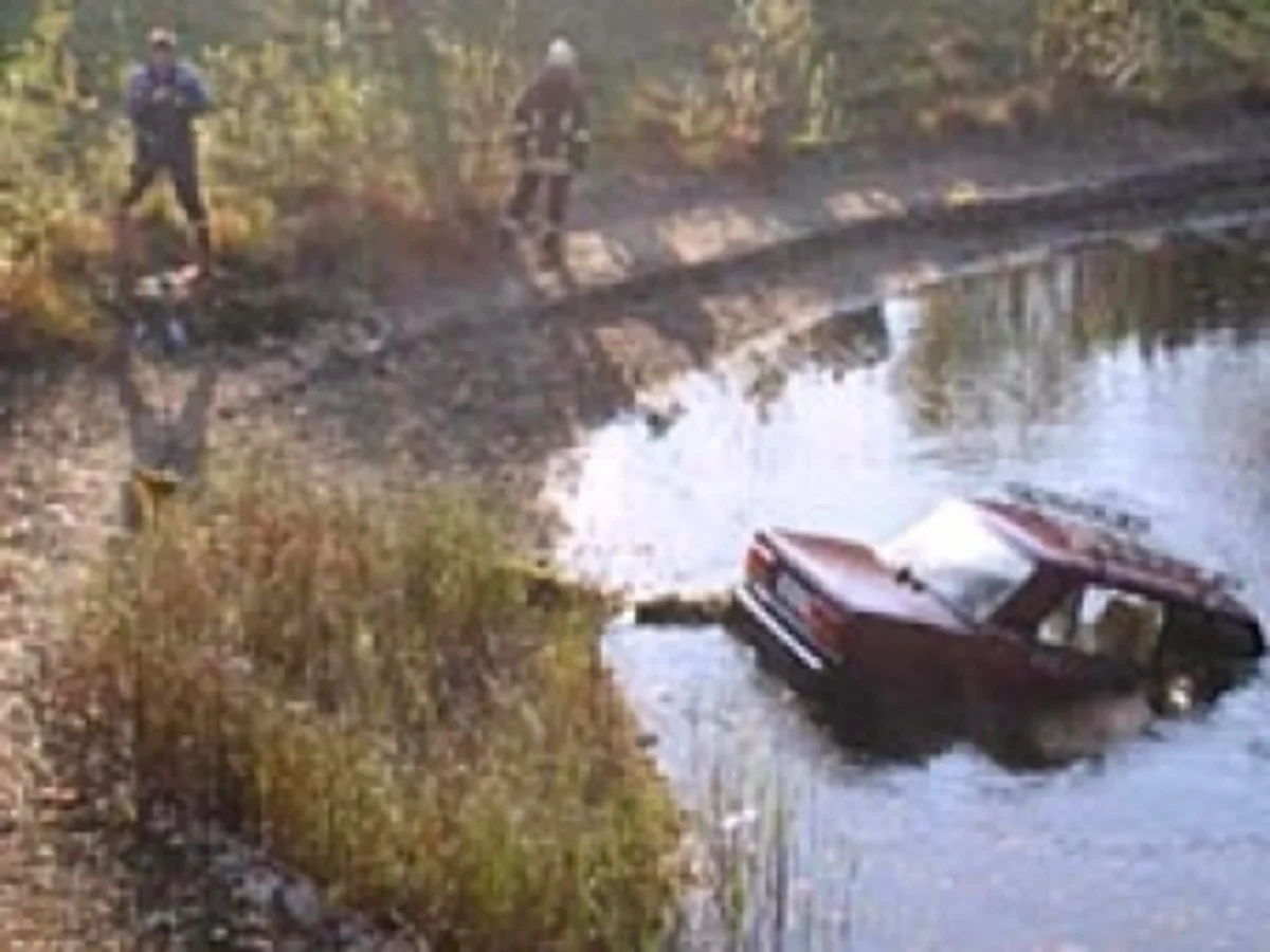 Salyanda minik avtomobili kollektora düşüb, sürücü ölüb