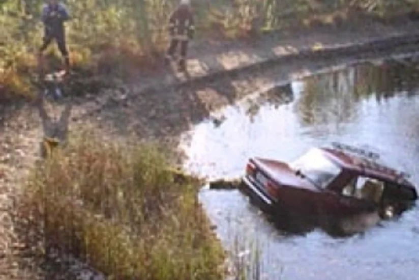 Salyanda minik avtomobili kollektora düşüb, sürücü ölüb