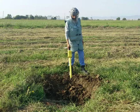 ​Ağdam və Tərtərdə partlamış raket qalıqları aşkarlanıb
