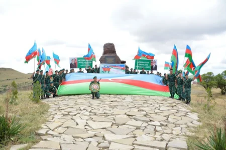 Sərhədçilər ”Heydər Əliyev zirvəsi”nə yürüş ediblər