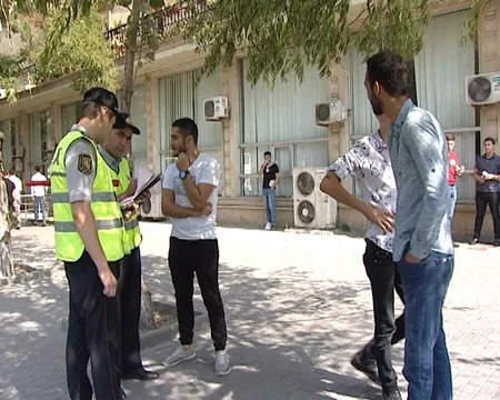 Bakıda yeraltı və yerüstü keçidlərdən istifadə etməyən piyadalara qarşı reyd keçirilib - VİDEO