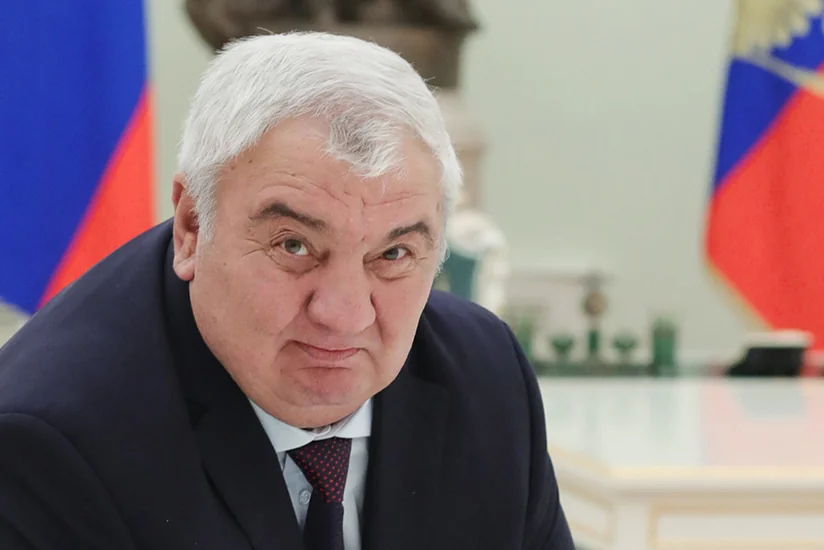 Суд в Ереване оставил под арестом экс-главу генштаба ВС Армении