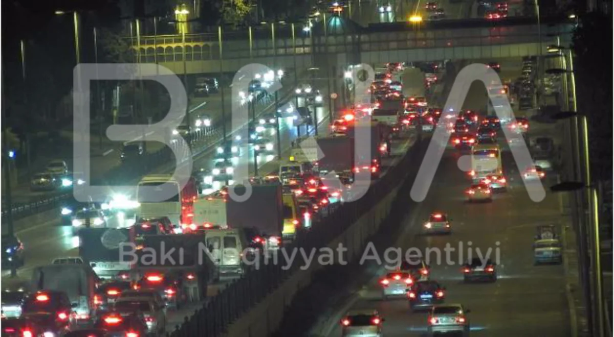 Ziya Bünyadov prospektində zəncirvari yol qəzası baş verib, tıxac yaranıb