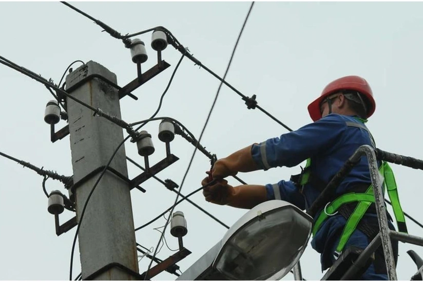 Azərişıq ASC-nin əməkdaşı dirəkdən yıxılaraq ölüb