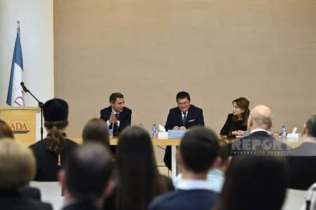 Bakıda Çiliyə həsr olunmuş fotosərginin açılışı olub
