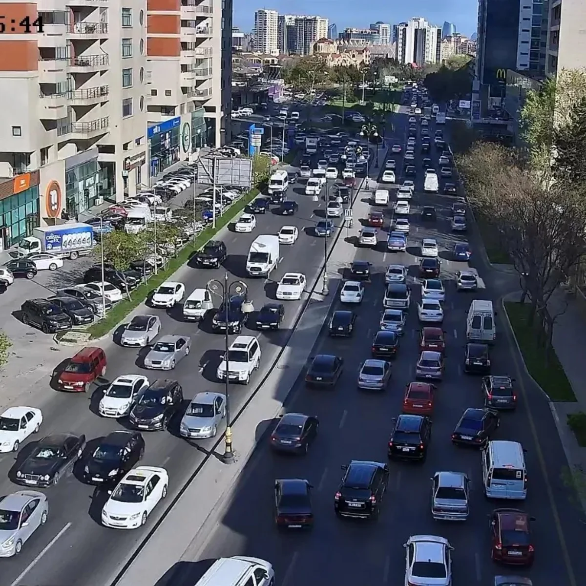 Paytaxtda 19 yolda sıxlıq müşahidə olunur