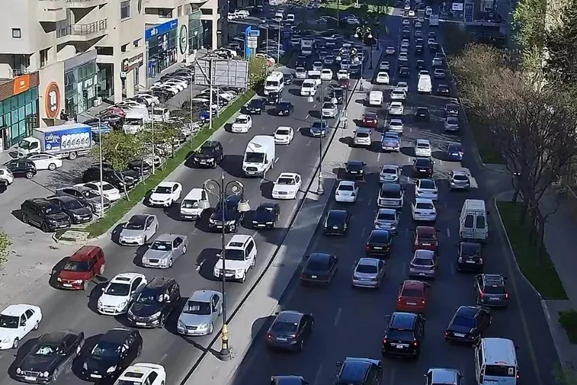 Paytaxtda 19 yolda sıxlıq müşahidə olunur