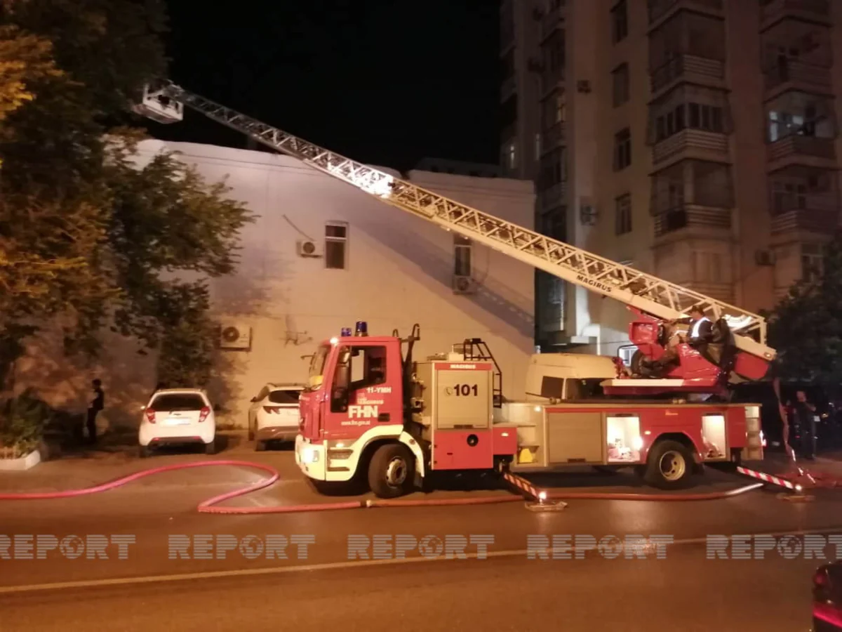 В Баку произошел пожар в двухэтажном доме