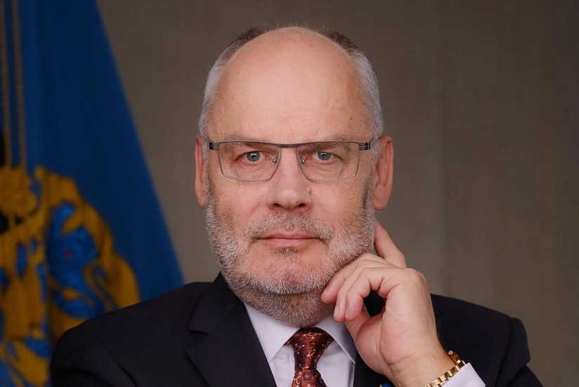 Estonian president approves new government