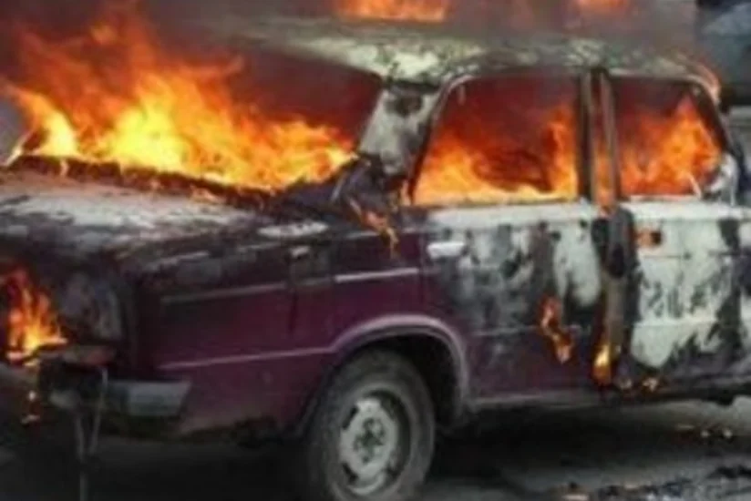 Bərdədə avtomobil yanıb, sürücü xəsarət alıb