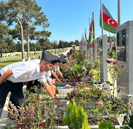Silahlı Qüvvələr Günü münasibətilə Azərbaycan Ordusunda silsilə tədbirlər keçirilib