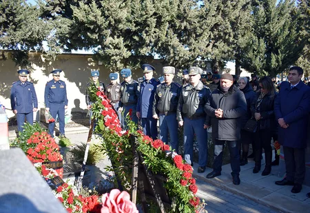 Şəhid hərbi pilot Rəşad Atakişiyevin məzarı ziyarət edilib