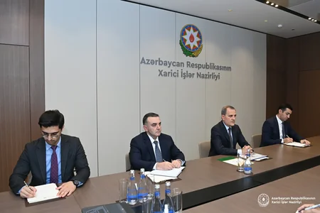 Səudiyyə Ərəbistanının yeni səfiri etimadnaməsinin surətini Azərbaycan XİN başçısına təqdim edib