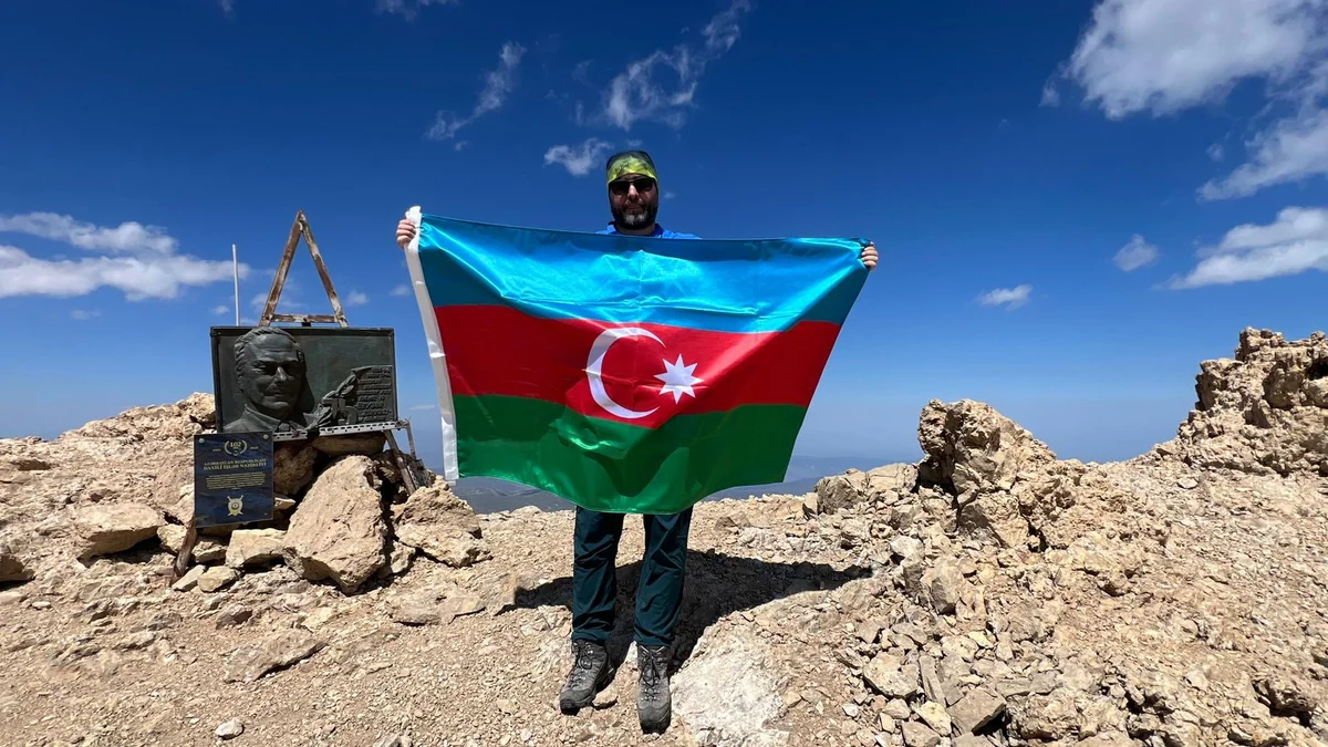 Rumınıyalı senator “Heydər Əliyev” zirvəsinə yürüş edib - VİDEO